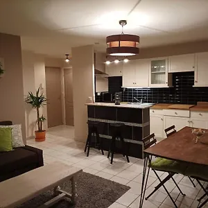 Ecully, Au Calme De 50m². Apartment Ecully